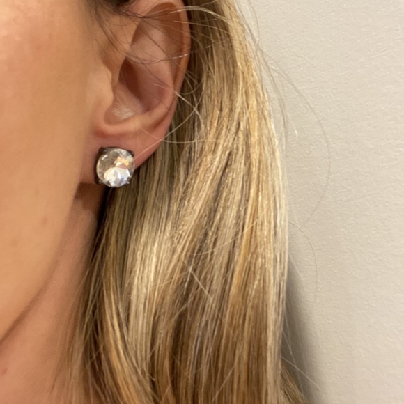 Express crystal stud earring - Picture 3 of 3